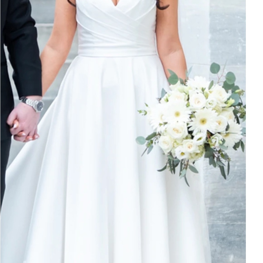 Chic White Bridal gown size 22